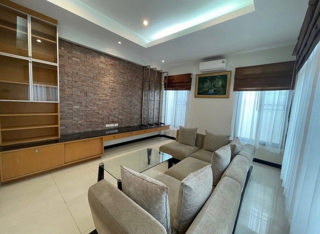 LV53173 ให้เช่า บ้านเดี่ยว 3 ชั้น หลังใหญ่ ซ.รัชดา 32 พร้อมเข้าอยู่ บิ้วด์อินทั้งหลัง สวนใหญ่ ใกล้ MRT ลาดพร้าว