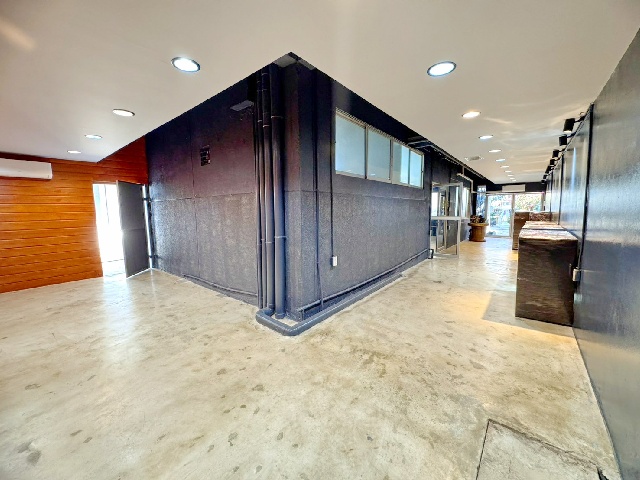 เซ็นทรัล ลาดพร้าว 4.2กม. MRT ลาดพร้าว 3.5กม.ให้เช่าอาคารพาณิชย์ 3 ชั้น 755 ตร.ม. 405ตร.วา.11 นอน 8น้ำ ติดแอร์ใหม่ ถ.ลาดพร้าว67-73