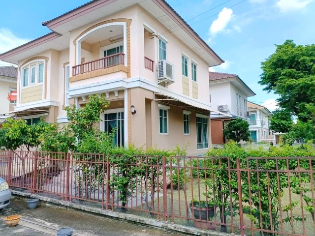 APL ลาดกระบัง 2.3 กม. รร.สารสาสน์วิเทศ ร่มเกล้า 1.9 กม. ให้เช่าบ้านเดี่ยว 2 ชั้น หลังมุม 60ตร.วา. 240ตร.ม.พร้อมเฟอร์ 4นอน 