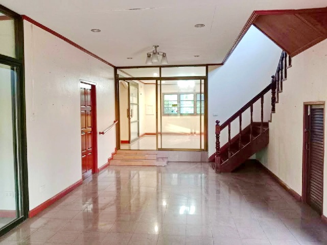 คฤหาสน์ บ้าน 2 ชั้น นวมินทร์ 24 นวมินทร์ซิตี้อเวนิว 1.5กม. 5นอน รร.อนุบาลนานาชาติเลิศหล้า 5.5 กม.3 น้ำ  ใกล้แหล่งชุมชน