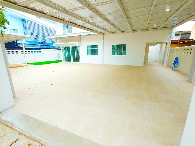 MRTศรีบูรพา 2กม. รร.นานาชาติ RAIS 1.5กม.ม.นิด้า 1.5กม. 86ตร.วา.346ตร.ม. เพื่อนบ้านดี 3-4นอน 2 น้ำ