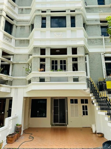 ให้เช่าทาวโฮมโครงการ  Chicha Castle - Sukhumvit 31 หลัง มศว.ประสานมิตร ใกล้รถไฟฟ้า บีทีเอส สถานีอโศก  และพร้อมพงษ์  ,  terminal21 , emporium