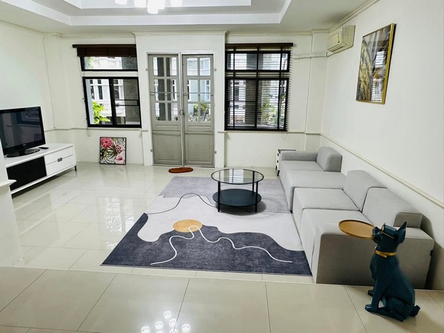 ให้เช่าทาวโฮมโครงการ  Chicha Castle - Sukhumvit 31 หลัง มศว.ประสานมิตร ใกล้รถไฟฟ้า บีทีเอส สถานีอโศก  และพร้อมพงษ์  ,  terminal21 , emporium