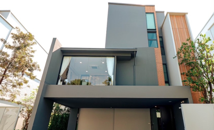 ขายบ้าน3 ชั้น มีลิฟท์ วีเว่ กรุงเทพกรีฑา ติดนานาชาติเวลลิงตั้น