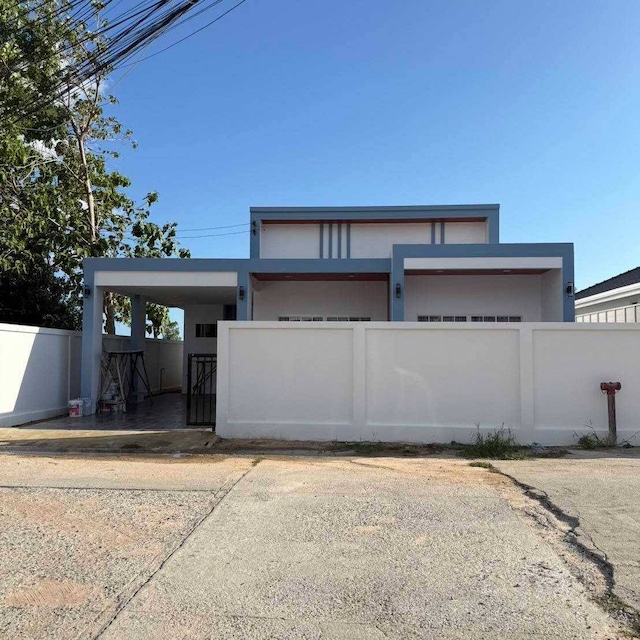 บ้านว่างให้เช่า 40,000 บาท/เดือน บ้านพร้อมอยู่ #เฟอร์นิเจอร์ครบ พร้อมสระว่ายน้ำส่วนตัว ทำเลดี #ใกล้กาดฝรั่ง​ เริ่มเข้าอยู่ 1 มิถุนายน 2025