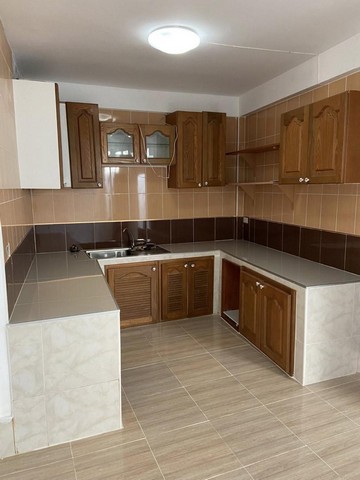 ให้เช่าทาวน์เฮาส์ 2 ชั้น 33 ตรว. ซอยรามคำแหง 24 ตรงสี่แยกถาวรธวัช ใกล้มหาลัยรามคำแหง