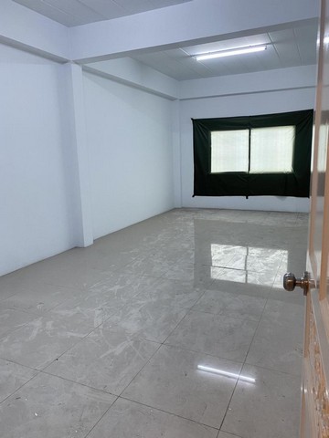 ขายอาคารพาณิชย์ 4 ชั้น 352 ตรม. มีดาดฟ้า มีลานจอดรถ ใกล้รถไฟฟ้าแยกราษฎร์พัฒนา (เเยกมิสทีน)