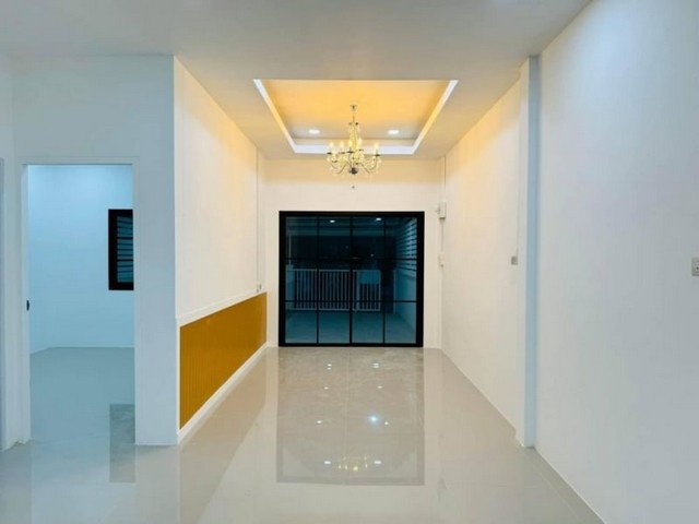 ทาวน์เฮ้าส์มือสองศรีราชา หมู่บ้านกรีนวิว3 เก้ากิโล ศรีราชา รีโนเวทใหม่ทั้งหลัง FP-H0670