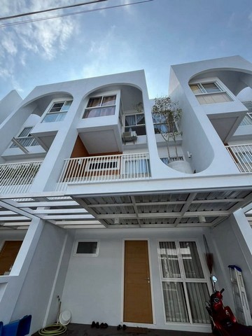 ทาวน์โฮม 3 ชั้น สไตล์โมเดิร์น โครงการ โมโนทาวน์3 สันผีเสื้อ