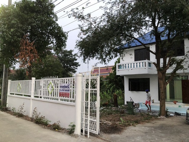 สนใจทรัพย์ดีราคาเงื่อนไขคุยตรงเจ้าของได้ บ้านปูน 1 ชั้น ต.บางเลน อ.บางใหญ่ 100 วา แหล่งเจริญ  นนทบุรี เนื้อที่ ราคาคุยได้ค่ะ