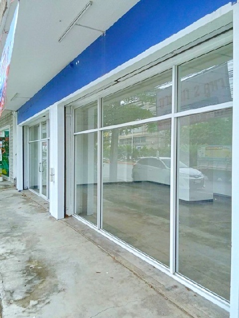 ระยอง 3 กม. เซ็นทรัลพลาซ่า ขาย-ให้เช่าอาคารพาณิชย์ 2 คูหา 3 ชั้น 56 ตร.วา. 666 ตร.ม. ริมถนนสุขุมวิท รร.ระยองวิทยาคม 2.2 กม.