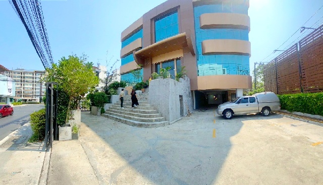 ตกแต่งใหม่ 1,500 ตร.ม.เหม่งจ๋าย ประชาอุทิศ อาคารพาณิชย์ 5 ชั้น+ ดาดฟ้า 375 ตร.วา.ทำเลดีเยี่ยม   รร.นานาชาติสิงคโปร์ 2.0 กม. 11 ห้อง 6 น้ำ