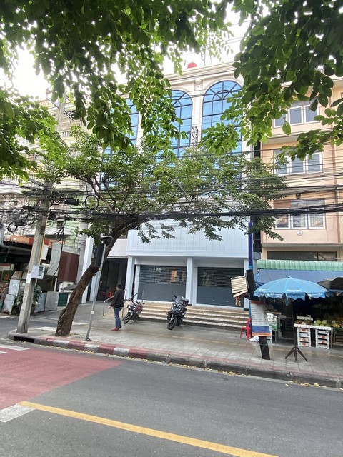 ให้เช่าอาคาร 5 ชั้น 2 ห้อง พื้นที่ 450 ตรม. สาทร 11 (เซนต์หลุยส์ ซอย 3)  ตึก Texas เก่า ใกล้ BTS เซนต์หลุยส์