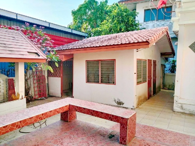 นวมินทร์ซิตี้อเวนิว 1.5กม.5นอน คฤหาสน์ นวมินทร์20-26 บ้าน 2 ชั้น รร.อนุบาลนานาชาติเลิศหล้า 5.5 กม.3 น้ำ  ใกล้แหล่งชุมชน