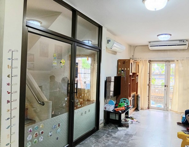 ขายทาวน์เฮ้าส์ 2 ชั้น หมู่บ้านสินทวีการ์เด้น บางขุนเทียน กรุงเทพฯ เนื้อที่ 24 ตารางวา