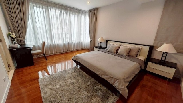 Baan Siri 24 spacious clean comfortable 23rd floor BTS Phrom Phong