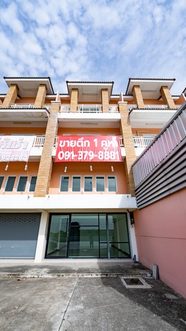 ขายด่วน อาคารพาณิชย์  3.75 ชั้น ขนาด 36 ตารางวา ต.ตลิ่งชัน อ.บางปะอิน จ.พระนครศรีอยุธยา