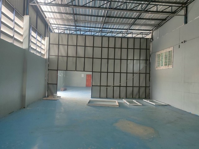 ขายด่วน บ้านพร้อมโกดัง ทำเลทองใกล้ถนนใหญ่ เข้าออกสะดวก อ.ไทรน้อย นนทบุรี ใกล้BigC แยกไทรน้อย วัดสโมสร