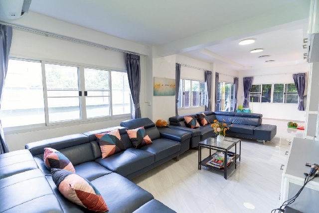 ลำโพ 9นอน MRT คลองบางไผ่ ให้เช่าคฤหาสน์หรู 2 ชั้น 112 ตร.วา.550 ตร.ม. จัดเต็มเฟอร์  วิวทะเลสาป วิวสวน 4 น้ำ  ตลาดบัวทอง 4.4 กม.