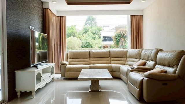 ให้เช่าพูลวิลล่า 2 ชั้น วิวภูเขาวิวทะเลสาบ หมู่บ้านดอยคำฮิลล์ไซด์2 หางดง