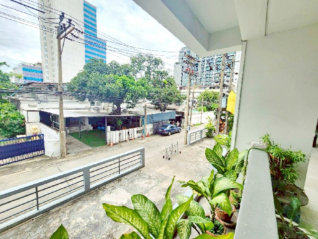 ซ.อินทามระ 31-37 ในประเทศไทย ออฟฟิศทึ่ถูกที่สุดติดรถไฟฟ้า MRTสุทธิสาร 900ม.ให้อาคาร 33 ตร.ม. รร.นานาชาติคิซิโกะ 3.8 กม. 1นอน 