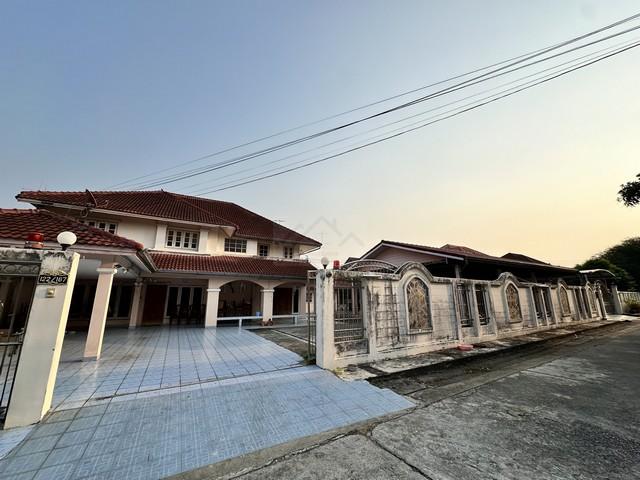 ขายบ้านเดี่ยว+โกดัง 186-560 ตรม. ถ.รามอินทรา ตรงข้ามแฟชั่นไอซ์แลนด์ ( จดทะเบียนได้ ต่อเติมได้ )