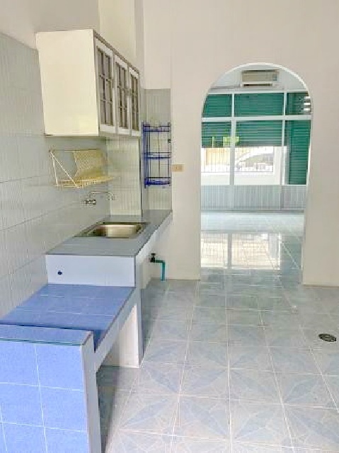 เกาะลอย โรบินสัน ศรีราชา 1 กม.ให้เช่าบ้านทาวน์โฮม  3 ชั้น พร้อมดาดฟ้า 18ตร.วา. 210ตร.ม