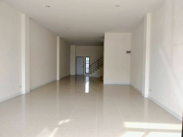 ให้เช่า อาคารพาณิชย์ 3 ชั้น อาคารเปล่า ใกล้นิคม ปิ่นทอง ศรีราชา TP-C1300