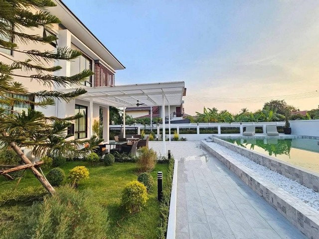 พูลวิลล่าหรู 2 ชั้น 4 ห้องนอน 462 ตร.ม. พร้อมเฟอร์ครบ ห้วยใหญ่ พัทยา  ลดราคาพิเศษ 10.8 ล้าน ถึง 10 มิ.ย.นี้