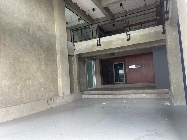 HR2499ให้เช่าอาคาร 4 ชั้น มีลิฟท์ ย่านพระราม 9 ใกล้เดอะไนน์ เหมาะทำออฟฟิศ เดินทางสะดวกใกล้ทางด่วน