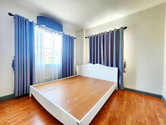 ตลาดจตุจักรคุ้มเกล้า 3.6 กม บ้าน 2ชั้น หลังมุม  ม.พระจอมเกล้าลาดกระบัง  รร.เตรียมอุดมพัฒนาการสุวรรณภูมิ 2.5 กม. สุวินทวงศ์  3นอน  65ตร.วา