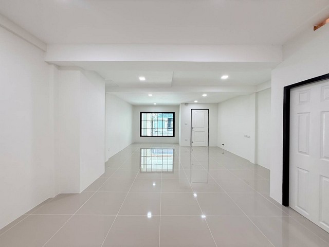 หมู่บ้านธินวุฒิ2ภูเก็ต ทาวน์โฮมรีโนเวทใหม่ 22.5วา 2ห้องนอน 2ห้องน้ำ ใกล้คิงพาวเวอร์ ภูเก็ต