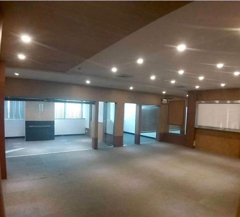 ให้เช่า สำนักงาน Central city tower ขนาด 250 ตารางเมตร อยู่ภายในห้างเซนทรัล บางนาราคาเช่า 350 บาท/ตรม