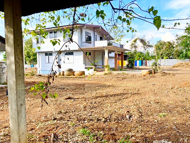 ให้เช่า 5นอน มหิดล นครสวรรค์ ทำรีสอร์ทได้ ปตท เขาเขียว บ้าน 2หลัง เพิ่มสระว่ายน้ำได้ บนที่ดิน 2ไร่ อากาศดีมาก 3น้ำ 405ตรม. มีแอร์1ตัว 