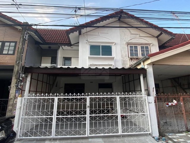 ให้เช่าทาวน์เฮ้าส์ 2 ชั้น 16 ตรว. 2 ห้องนอน ซ.นวลจันทร์, ซ.รามอินทรา 40 ใกล้ปากซอยมีรถไฟฟ้าสถานีรามอินทรา กม.6 