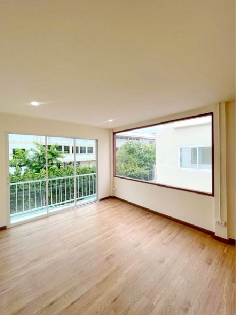 สาธุประดิษฐ์1-10 รร.อนุบาลนานาชาติคาซ่า  สาทร11 จันทร์ BTS สุรศักดิ์ 1.8 กม.ให้เช่าอาคารพาณิชย์ 3 ชั้น 1 คูหา 36 ตร.วา. 432 ตร.ม. ย่านสาทร