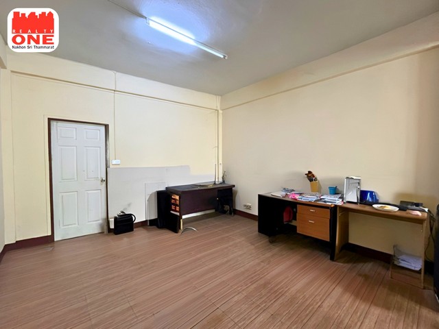 อาคารพาณิชย์ 3 ชั้นครึ่ง ใกล้ตลาดเทศบาลนครศรีธรรมราช เพียง 160 เมตร