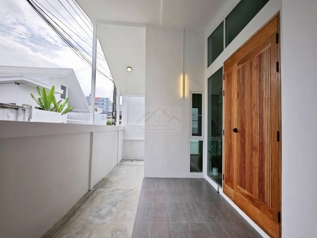 CONDOMINIUM ปิยะทิพย์ เพลส 3 BR ขนาดพื้นที่ 291 SQ.M. 100000 BAHT. ใกล้ BTS พร้อมพงษ์ สะดวกสบาย เป็นคอนโดพร้อมอยู่ที่มีการตกแต่งภายในเพิ่มเติมได้แบบเรียบหรู และมีทำเลสวยสามารถมองเห็นวิวสวยงาม พร้อมพื้นที่ส่วนกลาง และสิ่งอำนวยความสะดวกครบครัน ทั้งสระว