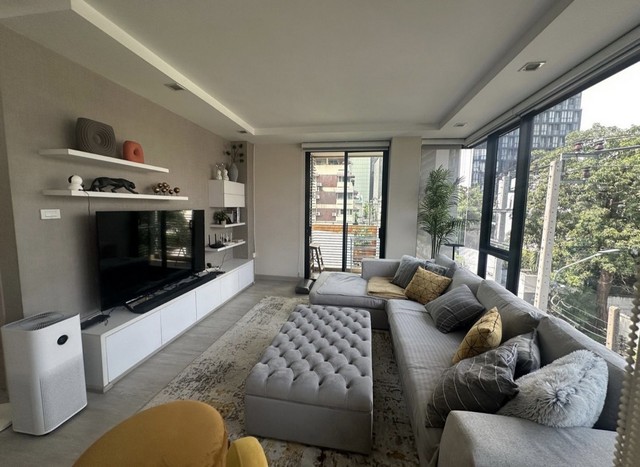 ขายคอนโด 2 ห้องนอน O2 Hip Condominium เพลินจิต 99 ตร.ม. ตกแต่งครบ พร้อมอยู่ ใกล้ BTS เพลินจิต ปลอดภัยแผ่นดินไหว