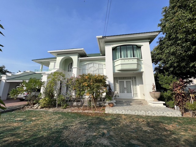  บ้านหรูติด MRT ไทรม้า ตำบลไทรม้า อำเภอเมืองนนทบุรี จังหวัดนนทบุรี