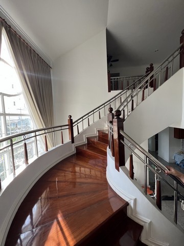 บ้านหรูติด MRT ไทรม้า ตำบลไทรม้า อำเภอเมืองนนทบุรี จังหวัดนนทบุรี