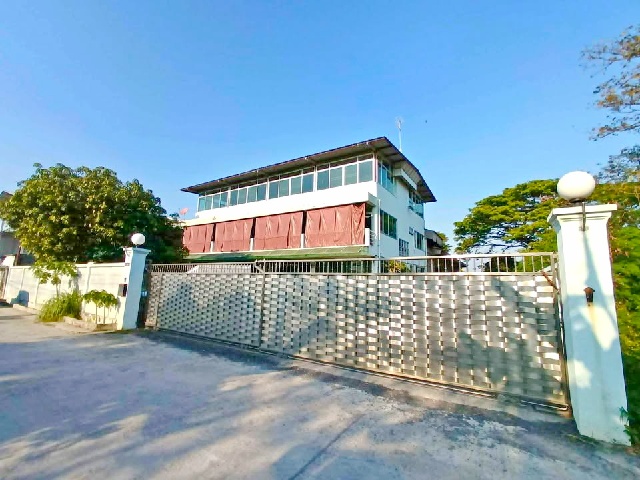 พร้อมออฟฟิศ ซ.ราษฎร์อุทิศ 64-70  สำนักงาน 3 ชั้น โกดัง รร.นานาชาติบรอมส์โกรฟ 7.3 กม.เหมาะทำคลังสินค้า อู่ซ่อมรถ โรงงานเฟอนิเจอร์ฯ 2 นอน 4 น