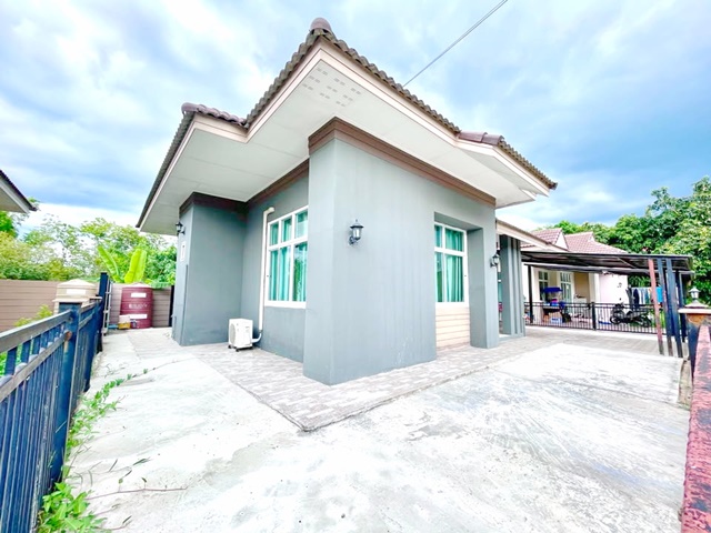 สาริกา-นางรอง ให้เช่าบ้านเดี่ยว 1 ชั้น เนื้อที่ 50 ตารางวา 7-11 79ม. บ้านใหญ่ แม็คโครนครนายก 99 ม. วัดหลวงพ่อปากแดง 1 กม.