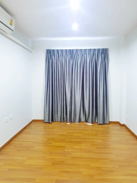 BTSศรีรัช 450ม.โรงเรียนนานาชาติ ISB 3.1 กม แจ้งวัฒนะ31-37 จดทะเบียนได้ โฮมออฟฟิศ 3.5 ชั้น  22ตรว. 282ตรม. แอร์ ครบ ทุกห้อง 4นอน 4น้ำ