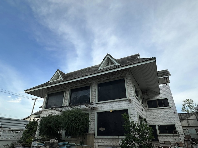 BS976 ขายบ้านพร้อมที่ดิน + โกดัง ใจกลางอ่อนนุช 217 ตรว. ใกล้รถไฟฟ้าสายสีเหลือง BTS อ่อนนุช เพียง 6 กม.