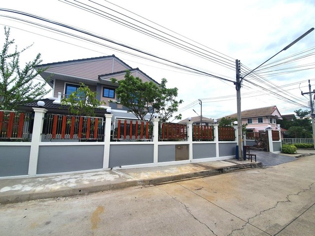 ขายบ้านเดี่ยวพฤกษ์ลดาพุทธสาคร 2 ชั้นตกแต่งพร้อมอยู่สิ่งอำนวยความสะดวกภายในบ้านมีรปภ.ดูแลความปลอดภัย 24 ช่วโมง