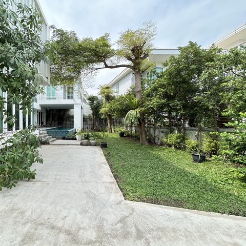 ขายบ้านเดี่ยวหรู พร้อมสระว่ายน้ำ & สวนส่วนตัว ใจกลางสุขุมวิท 71 พื้นที่ใช้สอยกว่า 700 ตร.ม.