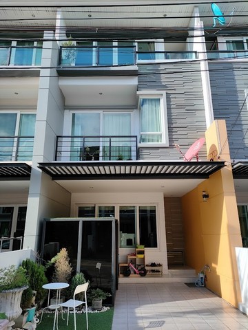 ให้เช่าทาวโฮม 3 ชั้น 21 ตรว. สตรีวิทยา 2 ย่านลาดพร้าว 71 วังหิน สนานิคม ( รีโนเวทใหม่ทั้งหลัง )