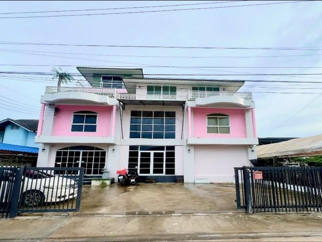 ให้เช่าอาคารพาณิชย์ 4 ชั้น พื้นที่ 698 ตารางเมตร ย่านพัฒนาการ 97 เหมาะทำออฟฟิศ ( จดทะเบียนได้ )