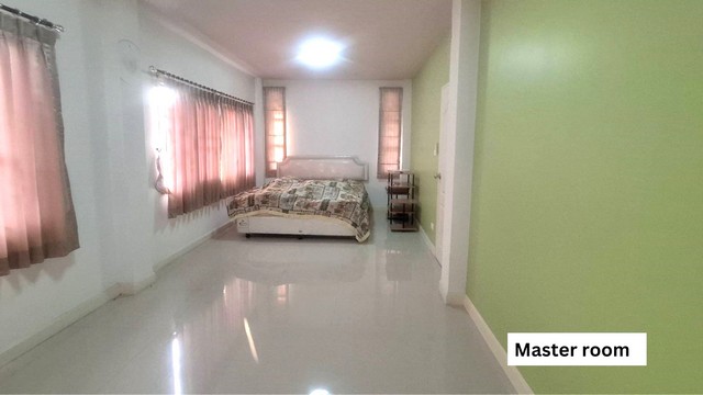 ขายถูกมากบ้านแฝด 2 ชั้น สไตล์บ้านเดี่ยว 36 วา หมู่บ้านชวนชม พาร์ค ใกล้สถานีรถไฟฟ้าสีม่วง 2 สถานี และเซ็นทรัล เวสเกตต บางกรวย-ไทรน้อย นนทบุรี